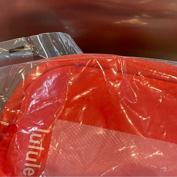 NWT Lululemon Red Mini Belt bag .7L size , solar orange / white - Picture 8 of 16